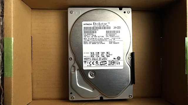お預かりした HITACHI HDP725032GLAT80(320GB) の実機