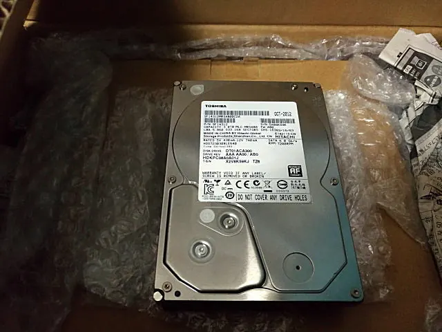 お預かりした TOSHIBA DT01ACA300(3.0TB) の実機