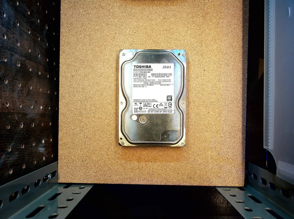 お預かりした TOSHIBA DT01ABA(1.0TB) の実機