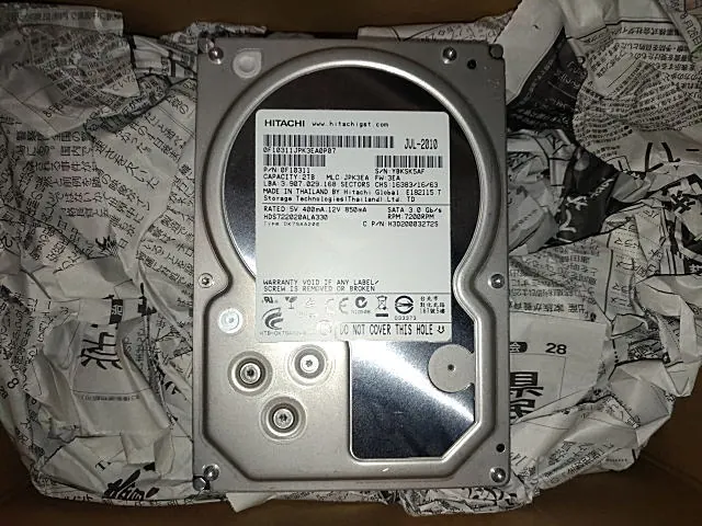お預かりした HITACHI HDS722020ALA330(2.0TB) の実機