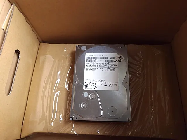お預かりした HITACHI HUA720010CLA330(1.0TB) の実機