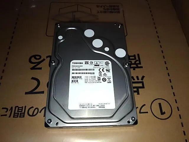お預かりした TOSHIBA MD04ACA300(3.0TB) の実機