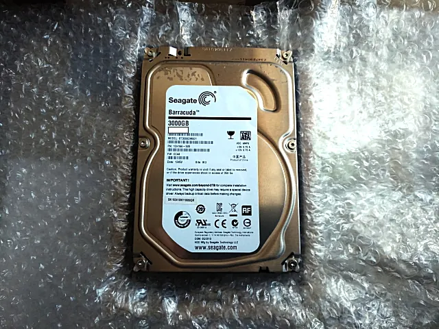 お預かりした WESTERN DIGITAL ST3000DM001(3.0TB) の実機