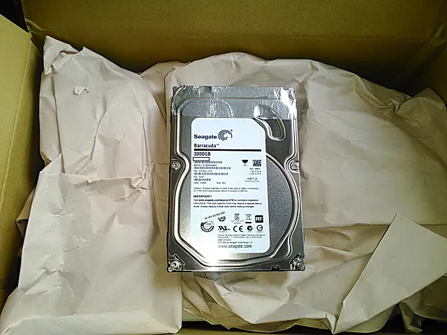 お預かりした SEAGATE ST3000DM001(3.0TB) の実機
