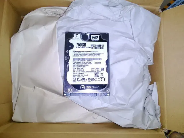 お預かりした WESTERN DIGITAL WD7500BPKT(750GB) の実機