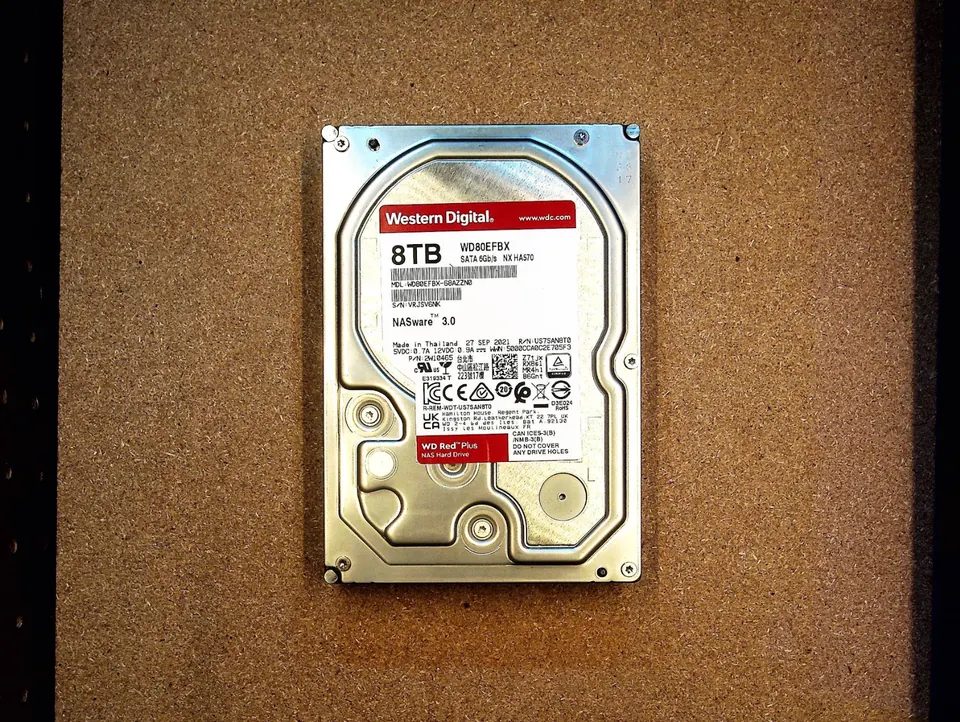 お預かりした WESTERN DIGITAL WD80EFBX(7.0TB) の実機