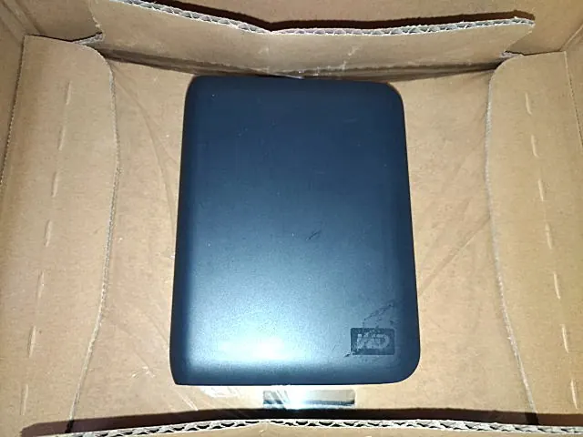 お預かりした WESTERN DIGITAL WDBAAB5000ACH(500GB) の実機